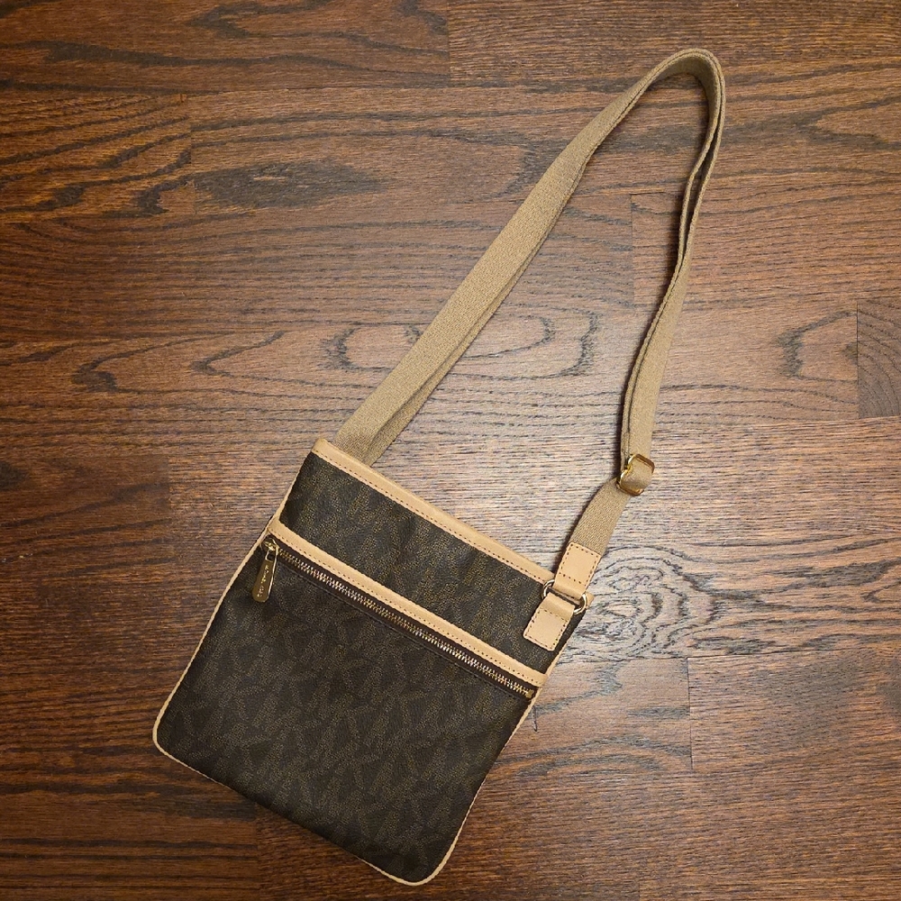 Michael Kors Jet Set Crossbody Purse